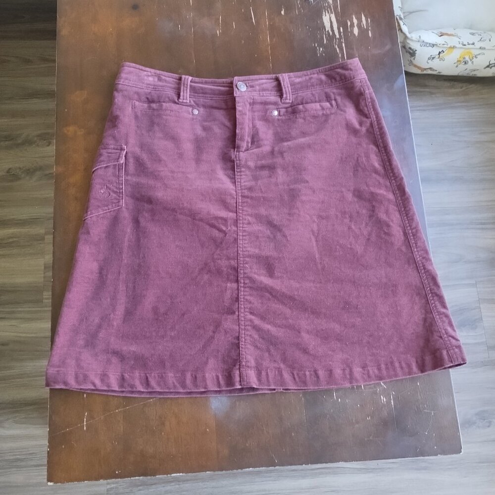 Maroon a-line skirt size 8, Isis